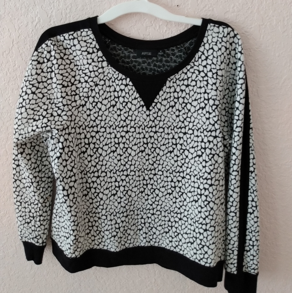 Apt. 9 B&W Spotted Top